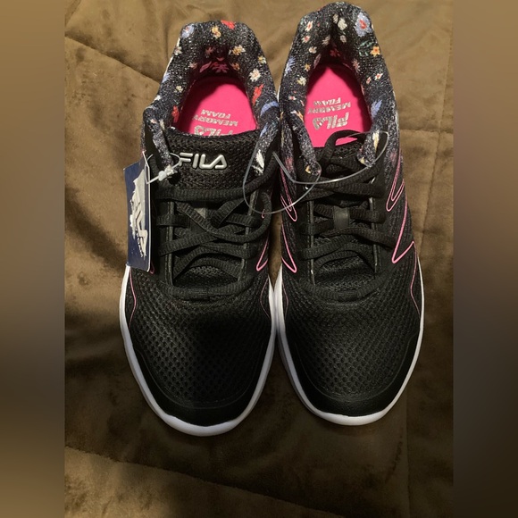 Fila brand,size 7.5, black and floral,memory foam, new with tags, comfy - Picture 5 of 10